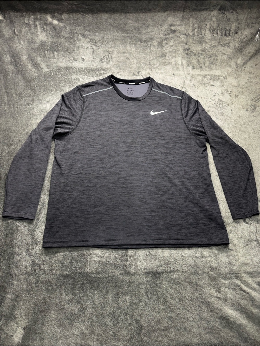 Dri-fit Nike Long-Sleeve Crew Neck Performance Shirt in Dark Gray